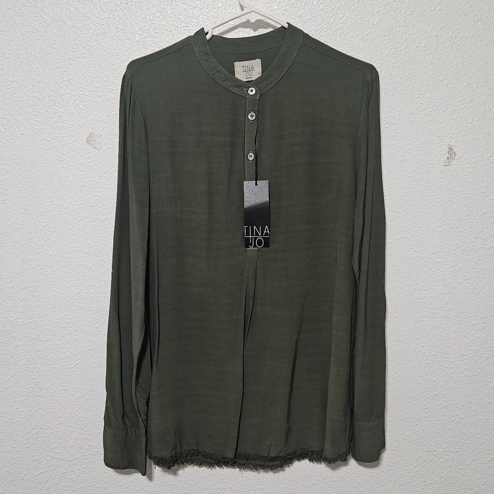 NWT Tina Jo button down raw hem top size medium